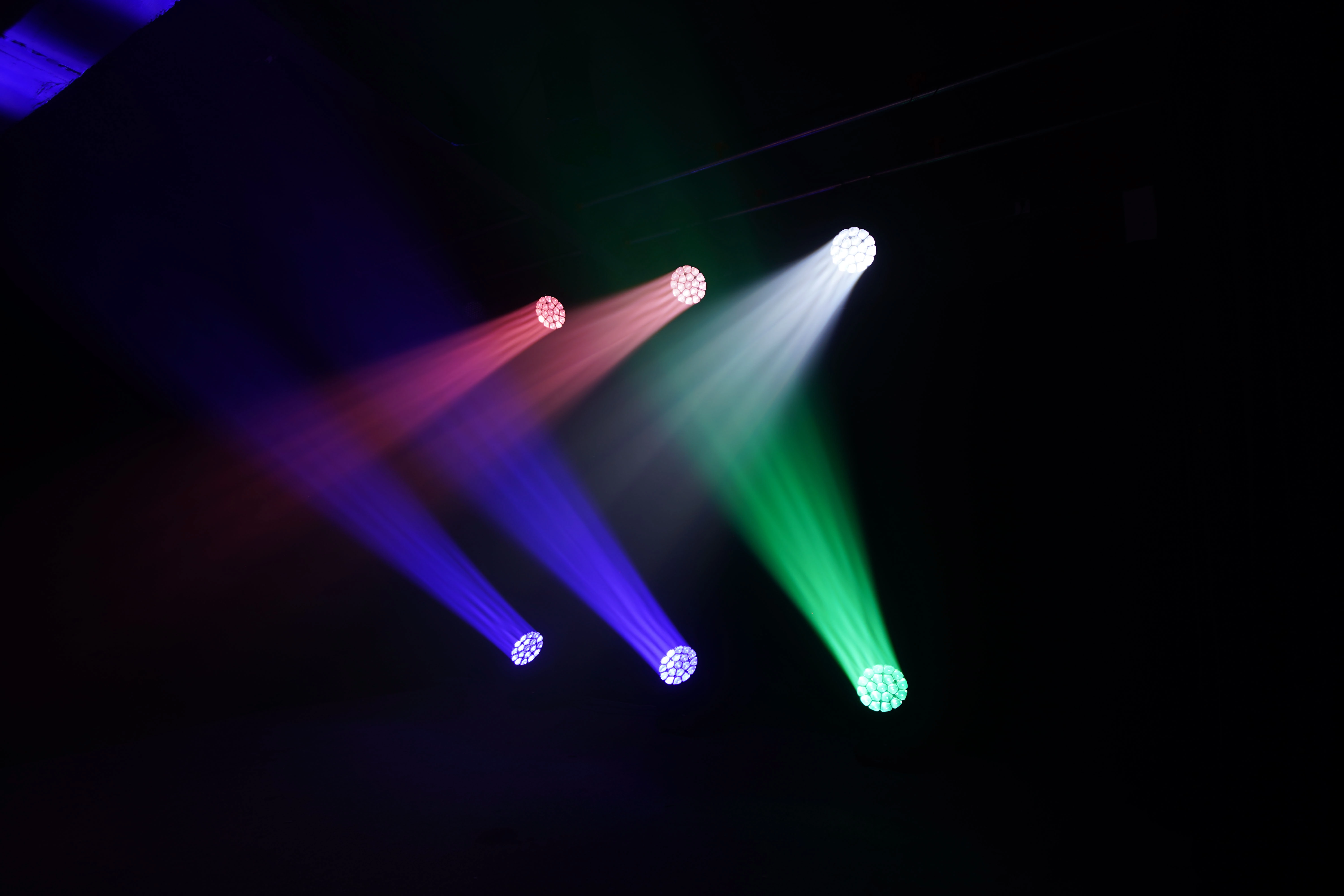Светодиодная поворотная голова GML B-EYE 1940 — beam mode, 4 narrow RGBW beams
